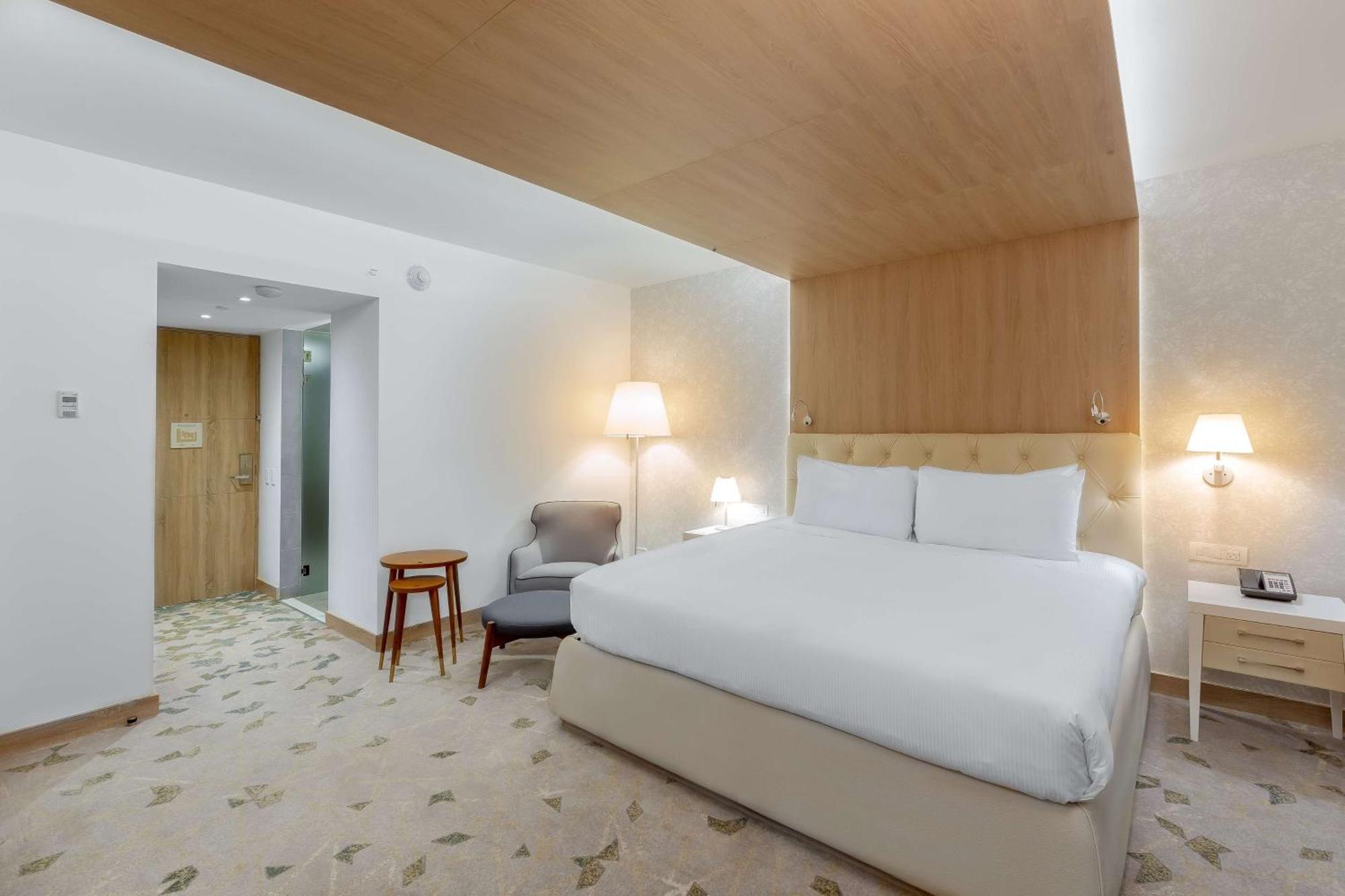 Habitación con ducha a ras de suelo - Adaptada para personas con movilidad reducida/discapacidad auditiva - 1 cama extragrande